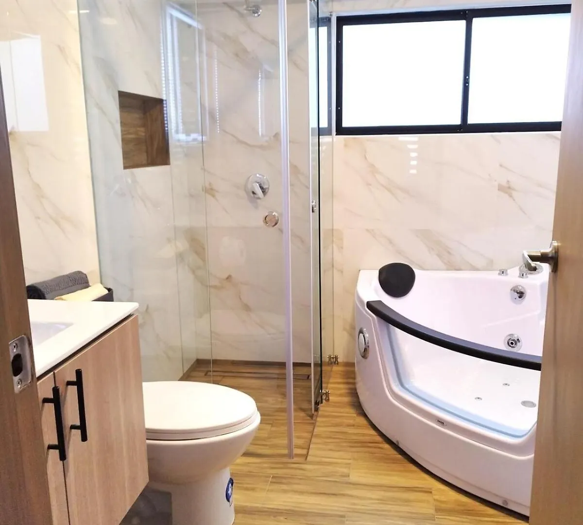 Suite De Lujo Curie Con Jacuzzi Privado Quito 0*,